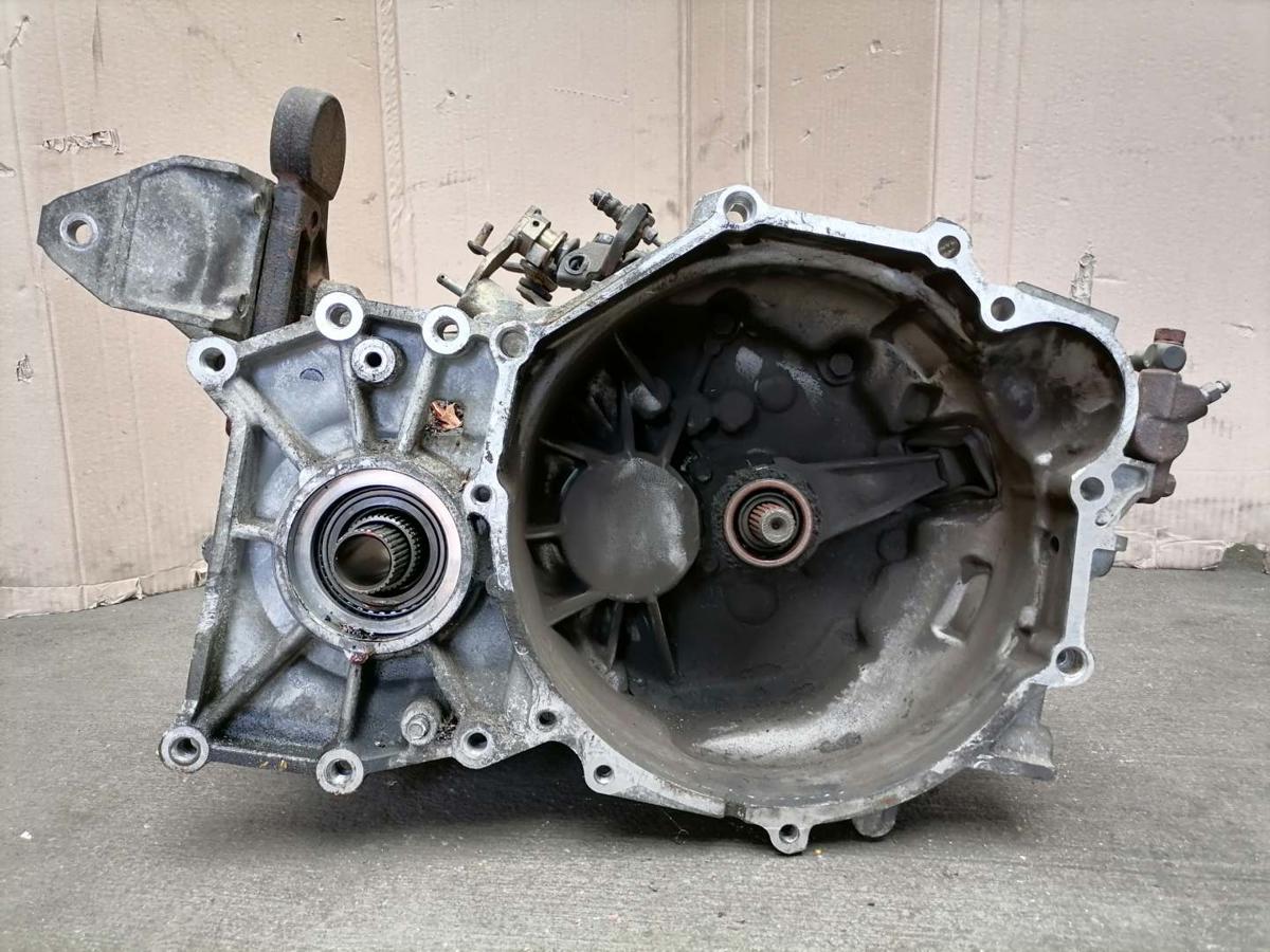 Mitsubishi Outlander 1 original 5 Gang Schaltgetriebe Allrad 2.0 100KW Bj.2005 Mitsubishi Outlander 1 original 5 Gang Schaltgetriebe Allrad 2.0 100KW Bj.2005